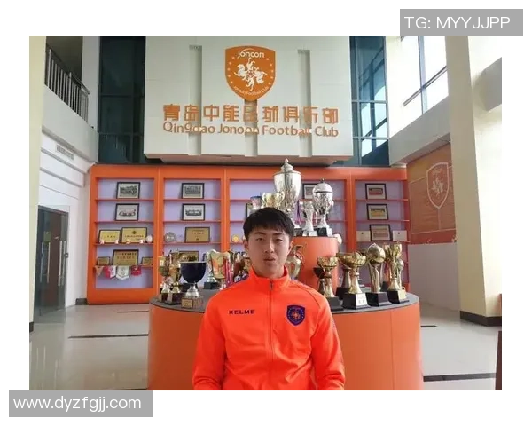 网红与足球明星的跨界合作如何影响当代体育与娱乐产业的发展